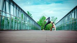 F1-2025赛季开赛即结局？迈凯伦直接领奖？法拉利乙烷？